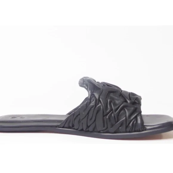 U001 Flat SandalBlackMultiple Sizes